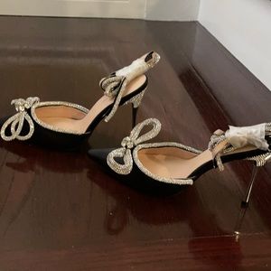 Gorgeous satin black tie rhinestones shoes.